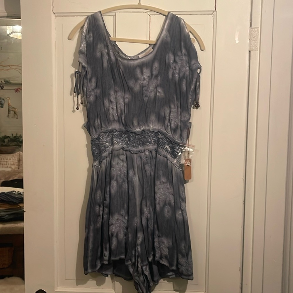 Freepeople embroidered two tone flowy stormy gray/blue mini romper/dress NWT